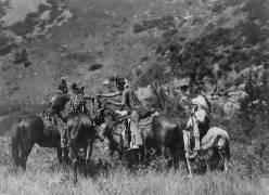 Un échange (Edward S. Curtis) - Muzeo.com