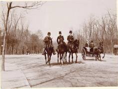Cavaliers et carriole, bois de Boulogne (Henri Lemoine) - Muzeo.com