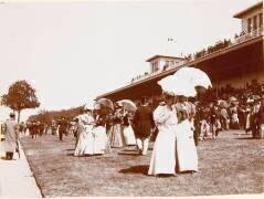 Champs de courses et tribune (Henri Lemoine) - Muzeo.com