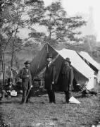 Abraham Lincoln with Allan Pinkerton and Major General John A. McClernand (Alexander Gardner) - Muzeo.com
