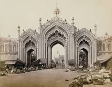 Gateway of the Hoospinbad Bazaar (Samuel Bourne) - Muzeo.com