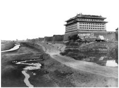 China: 'Walls of the Tatar City'. Beijing city walls (William Henry Jackson) - Muzeo.com