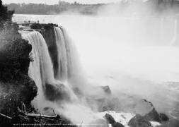 Horseshoe Falls from Goat Island, Niagara (William Henry Jackson) - Muzeo.com