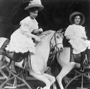 Prater, girls on merry-go-round (Emil Mayer) - Muzeo.com
