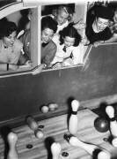 Bowling game (Keystone) - Muzeo.com