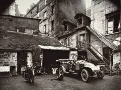 Cour, Rue De Valence (Eugène Atget) - Muzeo.com