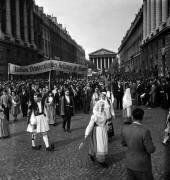 Demonstration on May 1St, 1947 in Paris (Rue des Archives) - Muzeo.com