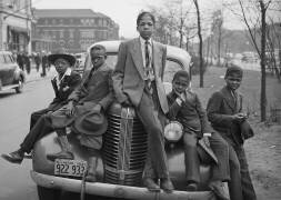 Easter On Chicago Southside (Russel Lee) - Muzeo.com