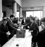 French Women Vote in France in 1945 : here Polling Station in Puteaux (Rue des Archives) - Muzeo.com
