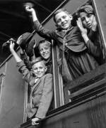 Miner\'S Children in Train Leaving For Holiday Camp (Rue des Archives) - Muzeo.com