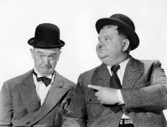 Portrait de Stan Laurel et Oliver Hardy, celebre couple d'acteurs comiques (anonymous) - Muzeo.com