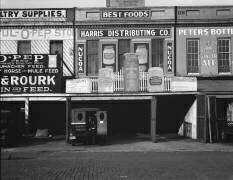 Waterfront warehouses. Louisiana (Walker Evans) - Muzeo.com